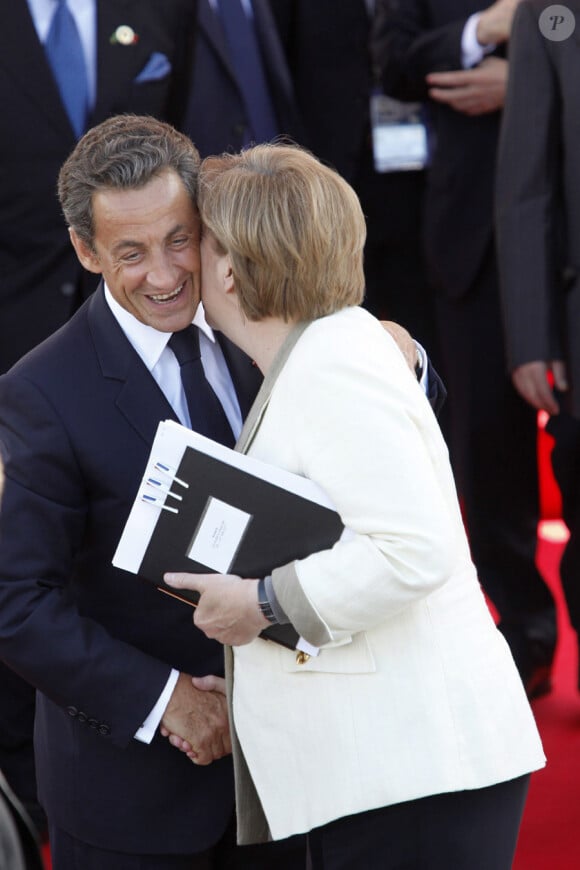 Angela Merkel  et Nicolas Sarkozy, deux "potes" de régiment lors du G8 à Deauville, le 27 mai 2011