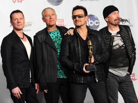 Bono et U2 dominent encore en 2011, dans le classement Forbes des douze mois écoulés, le palmarès des artistes les plus lucratifs en tournée.