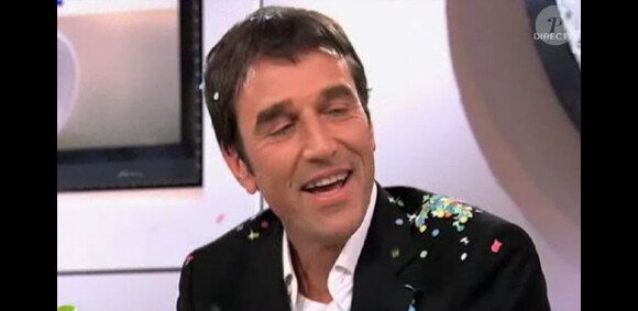 Thierry Dugeon, bizuté dans l'émission C à vous, sur France 5