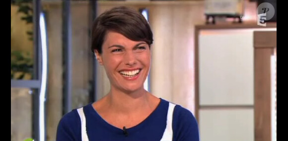 Alessandra Sublet, toujours aussi souriante dans C à vous, sur France 5 ! 