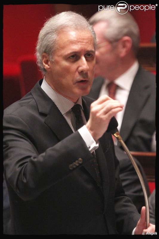 Georges Tron : Mis en examen pour viols, son assistante également... - Purepeople
