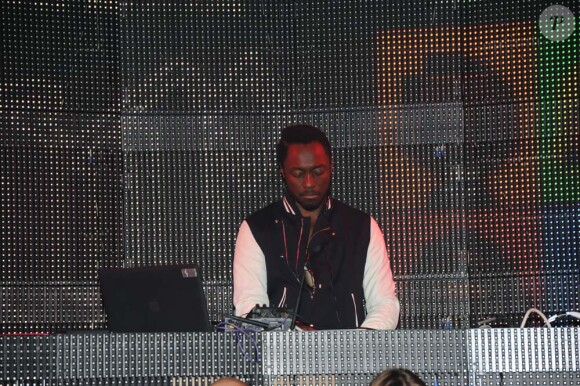Will.i.am aux platines du Vip Room Theater pour l'after-show du concert des Black Eyed Peas, à Paris, le 22 juin 2011.