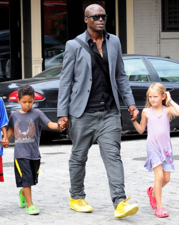Seal entouré de ses enfants dans les rues de New York en plein jogging le 22 juin 2011