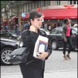 Lily Allen dans les rues de Paris avec son époux Sam Cooper est allée admirer le défilé Vuitton le 23 juin 2011 