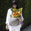 Selma Blair, toujours lookée, a reçu un beau bouquet de fleur pour son 39e anniversaire. Los Angeles, le 23 juin 2011