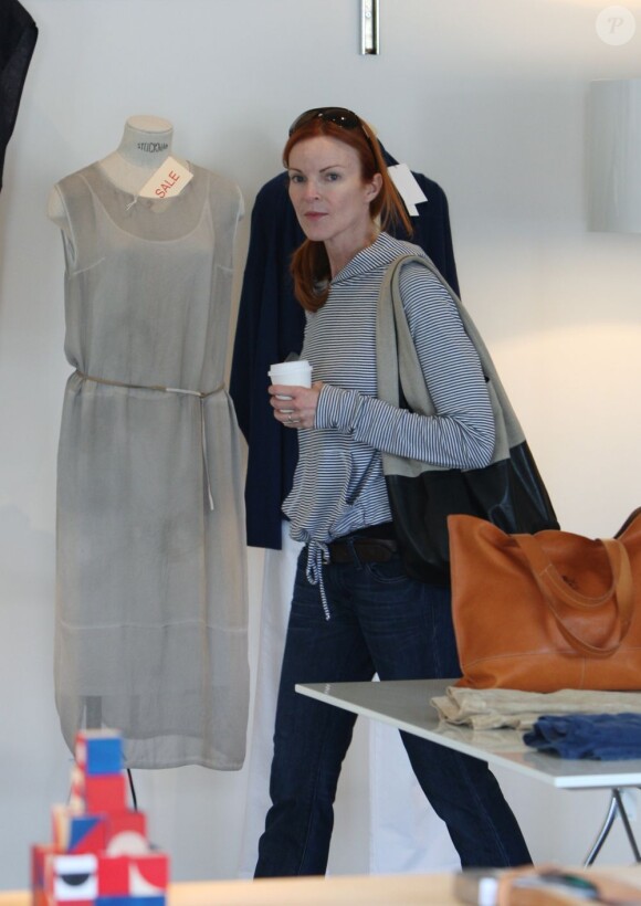 Marcia Cross en plein shopping à Brentwood, Los Angeles, le 23 juin 2011.
