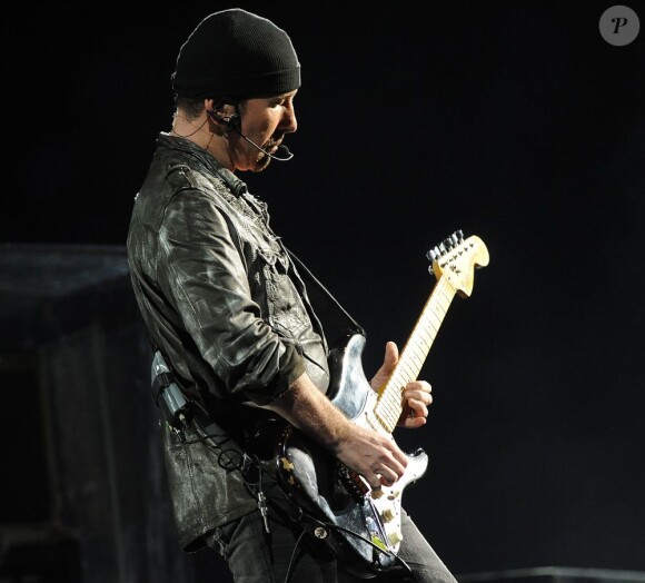 The Edge et le groupe U2 lors du Festival de Glastonbury, en Angleterre, le 24 juin 2011.