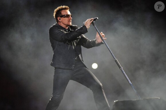 Bono et son groupe U2 lors du Festival de Glastonbury, en Angleterre, le 24 juin 2011.