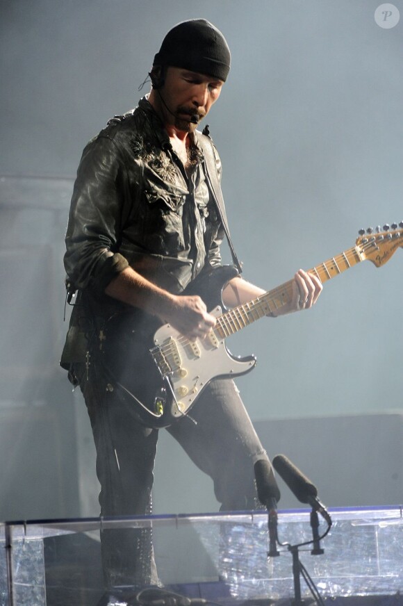 The Edge et le groupe U2 lors du Festival de Glastonbury, en Angleterre, le 24 juin 2011.