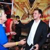 La finale de X Factor a vu la victoire surprise de Matthew Raymond-Barker sur Marina D'Amico. L'Anglais, quelques instants après son sacre, savoure en retrouvant ses parents, venus spécialement.