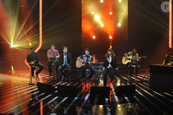 La finale de X Factor a vu la victoire surprise de Matthew Raymond-Barker sur Marina D'Amico. Les deux finalistes en eu l'occasion de chanter The Lazy Song avec Bruno Mars.