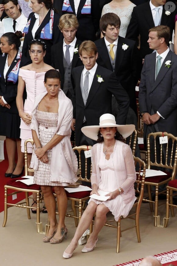 Stéphanie et Caroline de Monaco au premier plan, Charlotte, Andra et Pierre Casiraghi au second plan lors de la cérémonie religieuse  du mariage du prince Albert et de Charlene Wittstock, à Monaco, le 2  juillet 2011