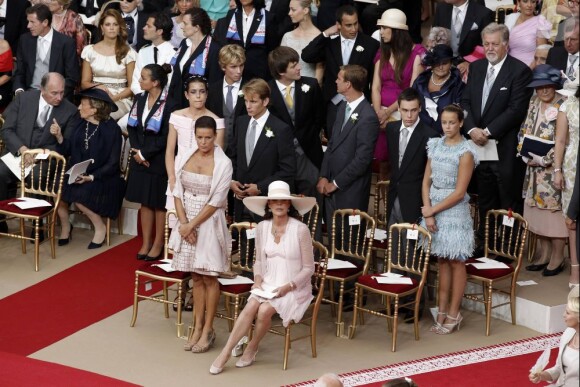 La famille de Monaco réunie lors de la cérémonie religieuse  du mariage du prince Albert et de Charlene Wittstock, à Monaco, le 2  juillet 2011