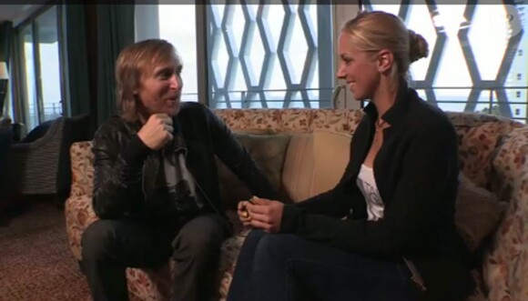 Grâce à Sony Ericsson et Xperia Hot Shot, la jeune tenniswoman allemande Sabine Lisicki a pu interviewer le DJ David Guetta à Miami.