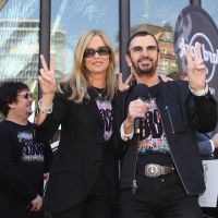 Ringo Starr fête ses 71 ans aux côtés de sa belle Barbara Bach et de ses fans