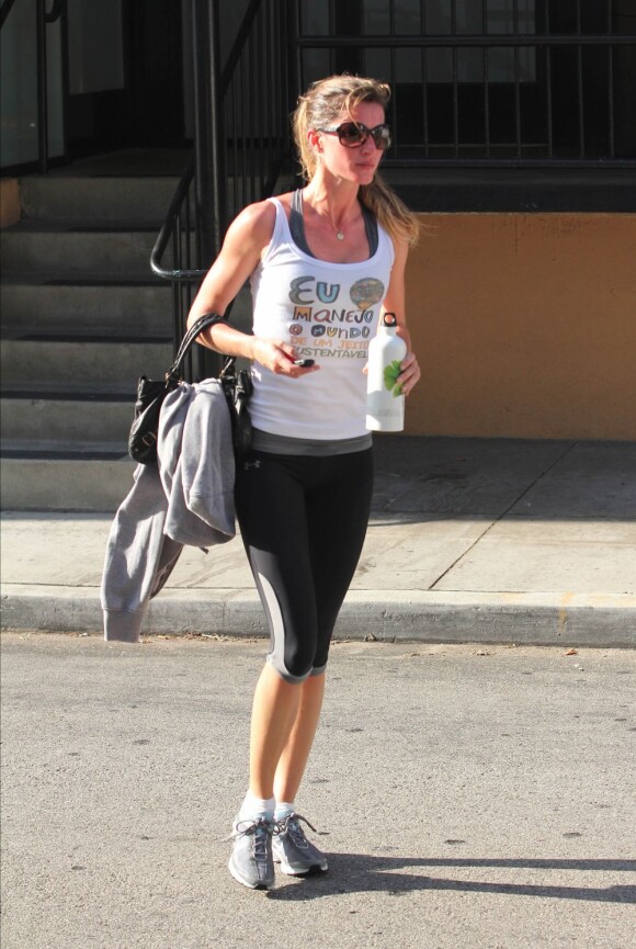 Gisele Bündchen sort de la salle de gym après une séance de sport très intense ! Los Angeles, 8 juillet 2011