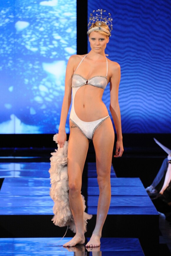 Des corps de rêve, des mannequins sexy, l'ouverture du Salon Mode City le 9 juillet à Paris a mis la barre haut