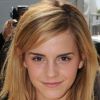 La star des films Harry Potter Emma Watson fait son shopping à Paris avant d'assister au défilé Giambatista Valli. Le 2 octobre 2008.