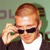 David Beckham était l'égérie de la marque Police, avec laquelle il a lancé une collection de lunettes de soleil. A Londres, le 25 janvier 2001.