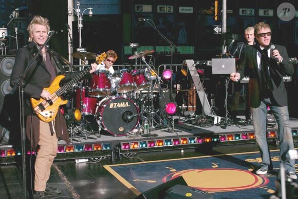 Roger Taylor, batteur de de Duran Duran, en concert avec le groupe en octobre 2004 à New York