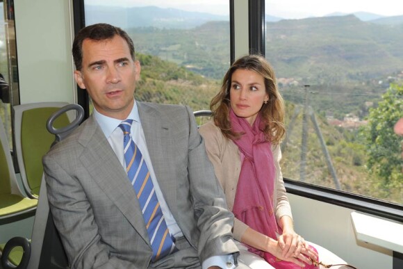 Letizia d'Espagne et Felipe visitent les trésors du Montserrat, massif montagneux situé à quelques kilomètres de Barcelone, en Espagne. Le 14 juillet 2011.