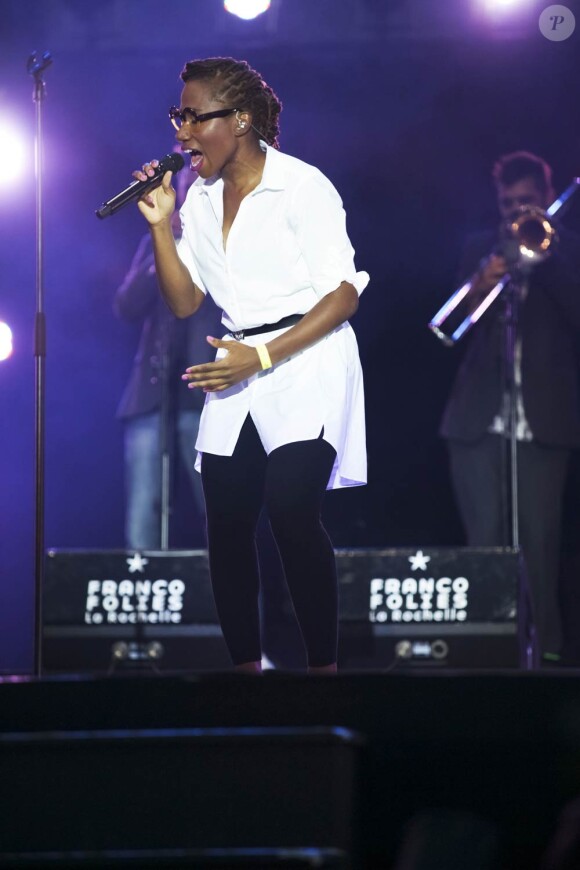 Asa sur la scène des Francofolies, à La Rochelle, le 15 juillet 2011.