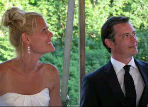 Photo Twitter : Jason London et Sofia Karstens lors de leur mariage dans le Vermont en juillet 2011