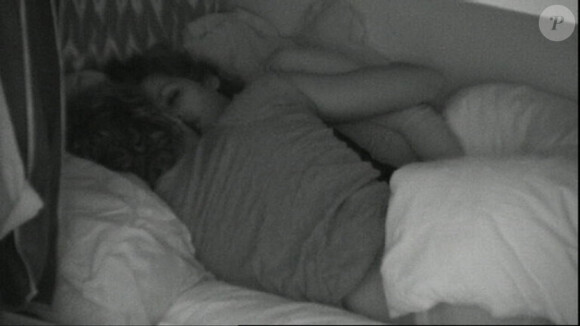 Ayem et Daniel, inséparables même lorsqu'ils dorment dans Secret Story 5