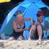 Pink passe une après-midi à la plage avec son mari Carey Hart et leur bébé Willow. Los Angeles, 4 juillet 2011