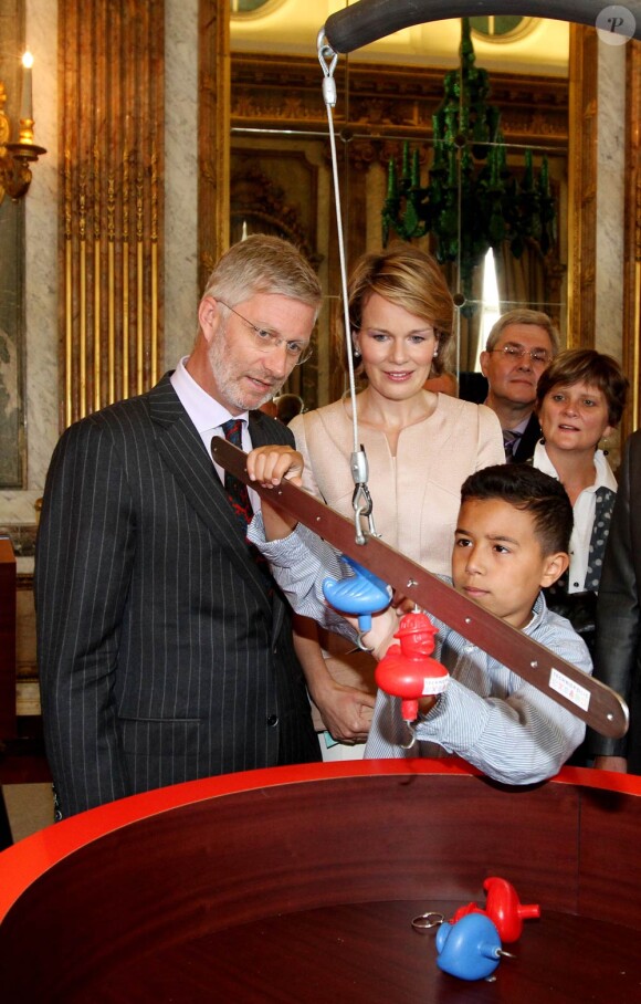 Le prince Philippe et sa femme la princesse Mathilde de Belgique inaugurent l'exposition Science au Palais, le 20 juillet 2011 au Palais Royal, à Bruxelles.