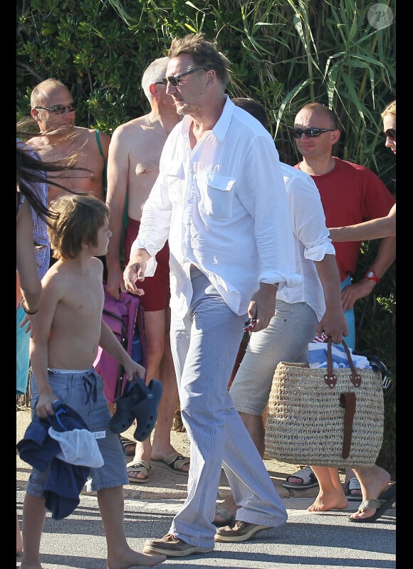 Liam Neeson en vacances à Saint-Tropez avec sa compagne Freya Saint Johnston le 20 juillet 2011