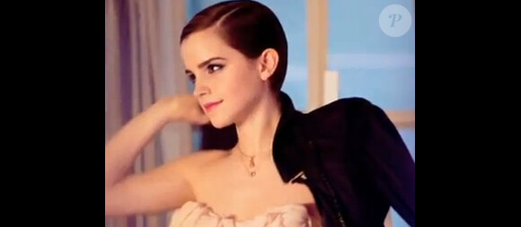 Emma Watson, sur des clichés extraits de la vidéo making-of de la publicité Midnight Rose
