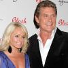 David Hasselhoff et sa nouvelle chérie Hayley Roberts, à l'hôtel Wynn de Las Vegas pour l'anniversaire de l'acteur, le 23 juillet 2011