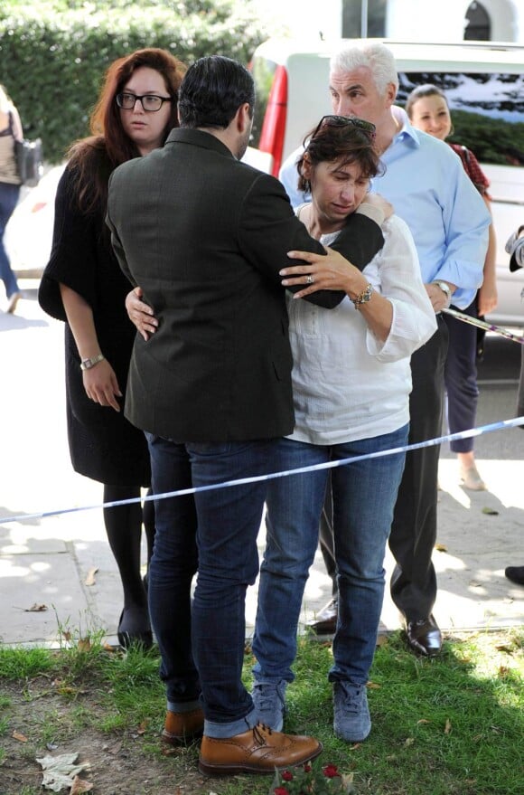 A Camden Square, devant l'appartement d'Amy Winehouse où a été retrouvé son corps sans vie samedi 23 juillet 2011, les témoignages de chagrin se multiplient.