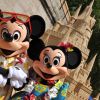Moment inoubliable à Paris Plages le 23 juillet 2011. Mickey et Minnie ont fait la fête lors de l'inauguration du grand château de sable de la Belle au Bois Dormant.