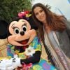 Elisa Tovati lors de l'inauguration du grand château de sable Disneyland Paris à Paris Plages le 23 juillet 2011