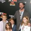 Noah Wyle en famille lors de l'avant-première du film Spy Kids 4 : All the time in the world à Los Angeles le 31 juillet 2011