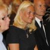 La princesse Mette-Marit de Norvège à Oslo, le 1er août 2011, pour un hommage aux volontaires de la Croix-Rouge norvégienne qui sont intervenus après les attaques meurtrières de Breivik.