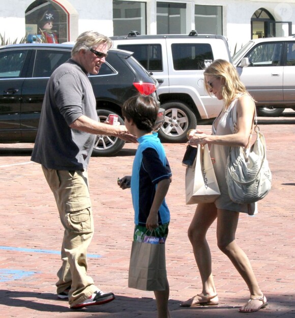 LeAnn Rimes avec les enfants de son époux, Eddie Cibrian, à Los Angeles, lundi 1er août 2011.