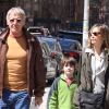Harrison Ford, Calista Flockhart et leur fils Liam, à New York, le 5 avril 2009.