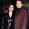 Angelina Jolie a connu une longue période vamp' où le cuir faisait partie intégrante de sa vie ! Ici avec David Duchovny à New York le 15 novembre 1997