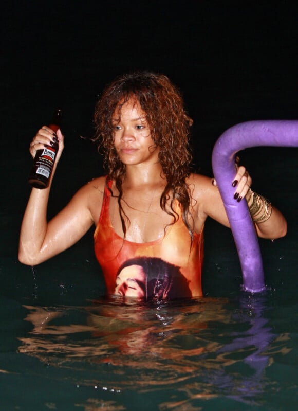 Rihanna en vacances à La Barbade, le 6 août 2011. Elle se lâche comme jamais.