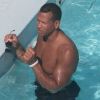 Alex Rodriguez profite de la piscine de son hôtel de Miami, non loin de Cameron Diaz. Août 2011