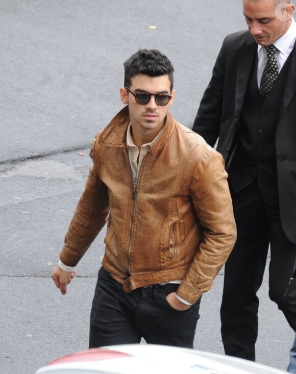 Joe Jonas tourne à Paris son nouveau clip, le 27 juillet 2011