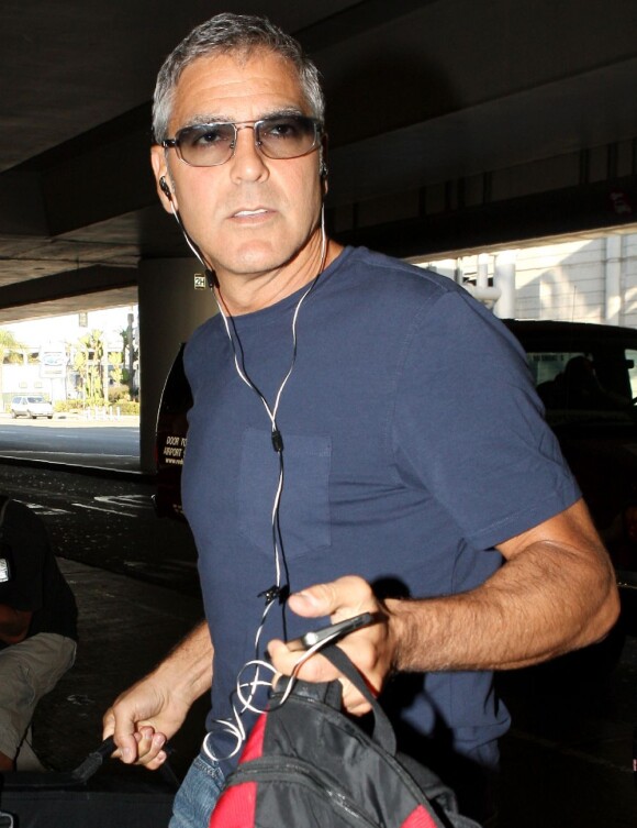 George Clooney à l'aéroport de Los Angeles, le 25 juillet 2011