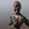 Bar Refaeli a posté sur son compte Twitter des photos d'elle au bord de la Mer Morte