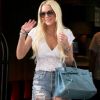 Toujours aussi classe, Lindsay Lohan est cependant dans la tendance avec son short en jean taille haute. New York, 13 août 2011