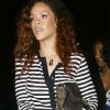 Rihanna dévoile ses jambes musclées dans un mini-short... Seul problème : les bottes d'été ! Beverly Hills, 28 juillet 2011