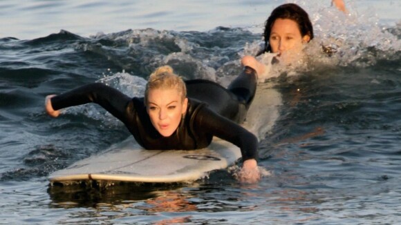 Lindsay Lohan : Elle se la joue Brice de Nice sur la plage de Malibu