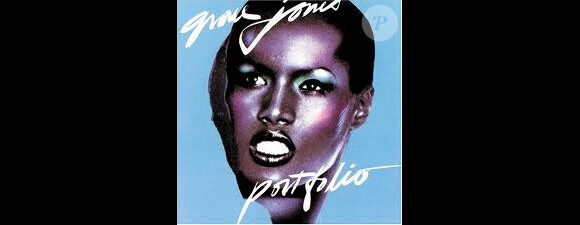 En 1977, l'album Portfolio marque les débuts de Grace Jones en tant que chanteuse.